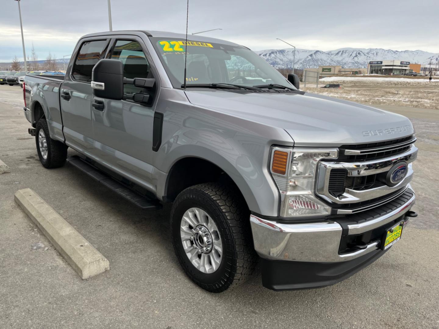 2022 Silver Ford F-250 SD XLT Crew Cab 4WD (1FT7W2BT6NE) with an 6.7L V8 OHV 16V DIESEL engine, 6A transmission, located at 1960 Industrial Drive, Wasilla, 99654, (907) 274-2277, 61.573475, -149.400146 - Photo#5